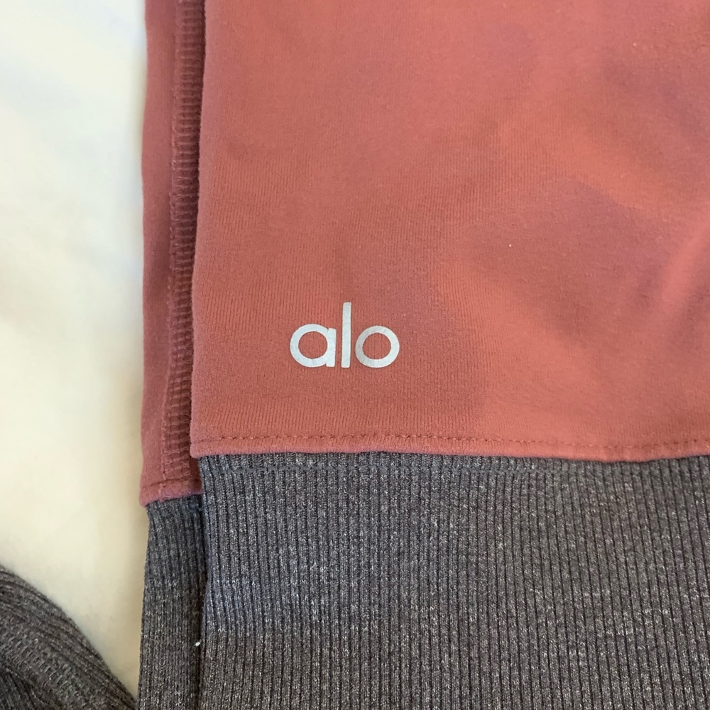 Alo Yoga goddess leggings. Size Small. Excellent pre-owned condition.